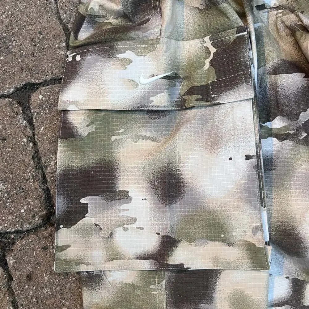 NWT Nike Women's Sportswear Mid-Rise Oversized Camo Cargo Pants HM9015-104